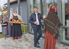 Dundagas novadā briest iedzīvotāju nemieri. Viņi rīko protesta akcijas pret Kolkas pagasta pārvaldnieka Alda Pinkena atlaišanu no amata.