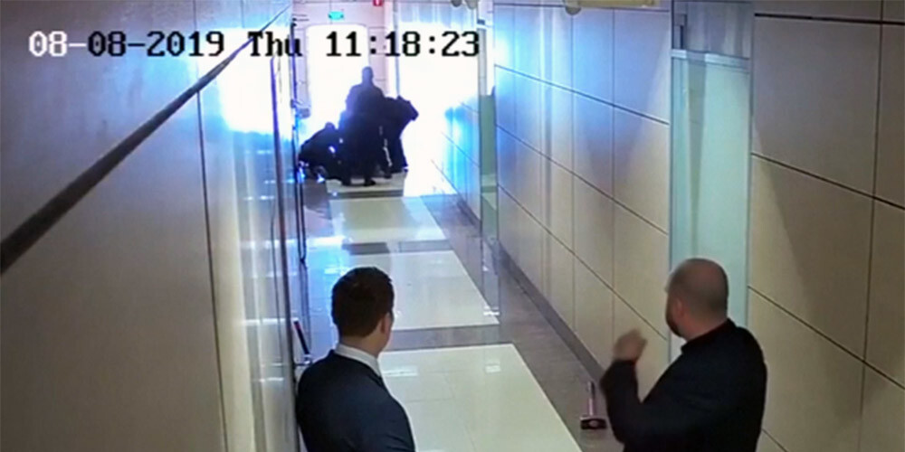 Maskavā kratīšanas laikā nejauši aizturētais biroja darbinieks: "Seši cilvēki sita, bet es gulēju un neko nedarīju"