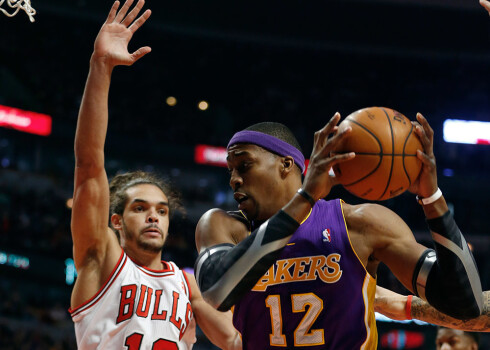 "Lakers" izrādījusi interesi par pieredzējušo centra spēlētāju Dvaitu Hovardu (#12), kā arī Joakimu Noa (#13).