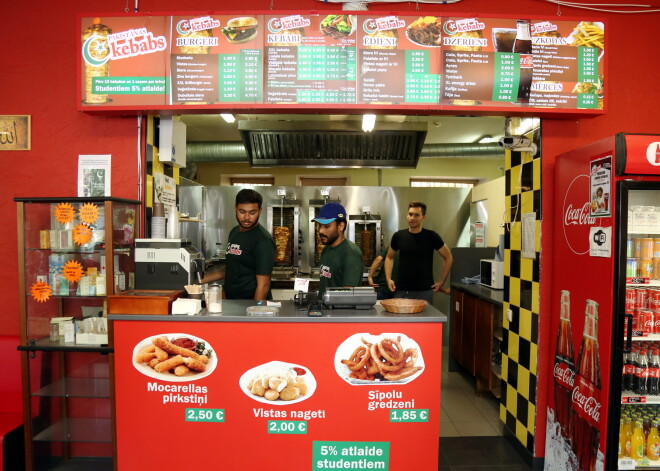 PVD apturējis divu ar zīmolu "Pakistānas kebabs" strādājošu uzņēmumu darbību