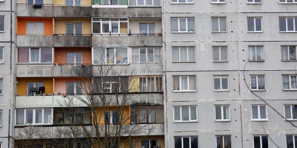 Par kopumā 25 Rīgas dzīvokļu apzagšanu policija aizturējusi divus noziedzniekus