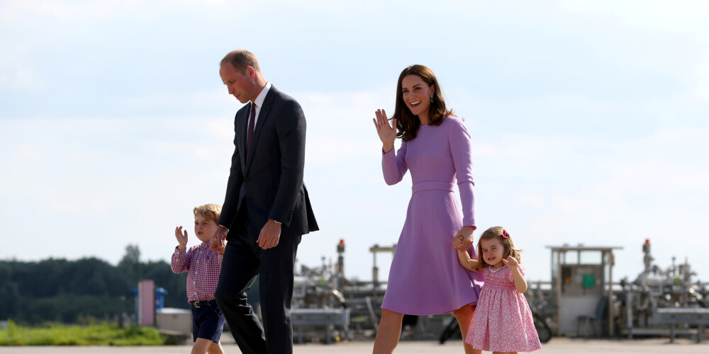 Никаких частных самолетов!: Герцогиня Кэтрин и принц Уильям с детьми прилетели в Шотландию бюджетным рейсом