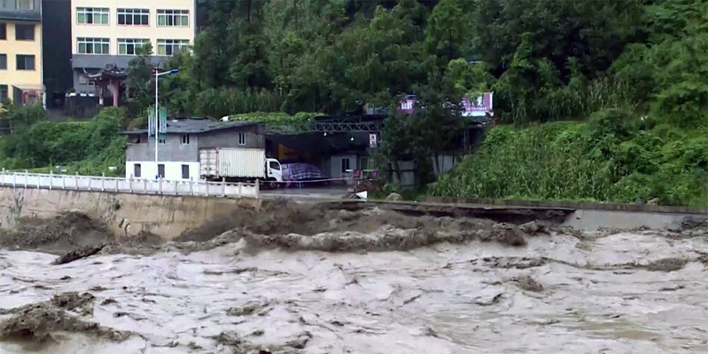 Ķīnā plūdos un nogruvumos daudzi bojāgājušie un pazudušie