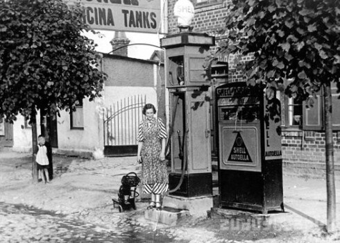 1938. gads. Benzīna uzpildes tanks Valmierā, Rīgas ielā 55.