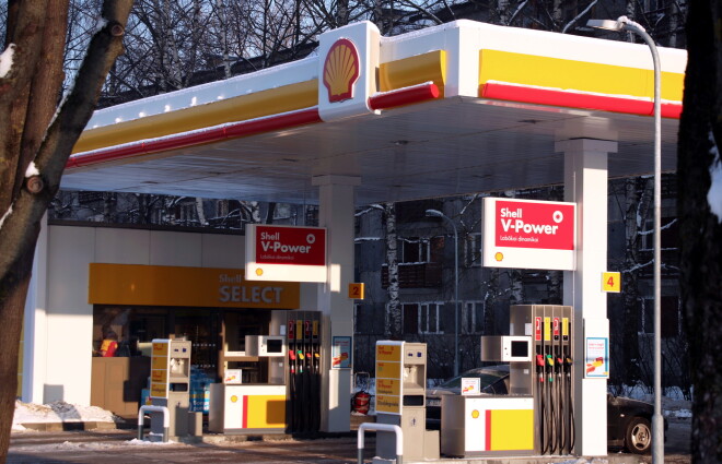 Šī gada pavasarī no Latvijas klusi un nemanāmi aizvācās “Shell” degvielas uzpildes stacijas. Tieši “Shell” pirms 95 gadiem Latvijā uzsāka degvielas tirdzniecības biznesu. * “Shell” benzīntanks 1936. gadā Floridā (ASV).