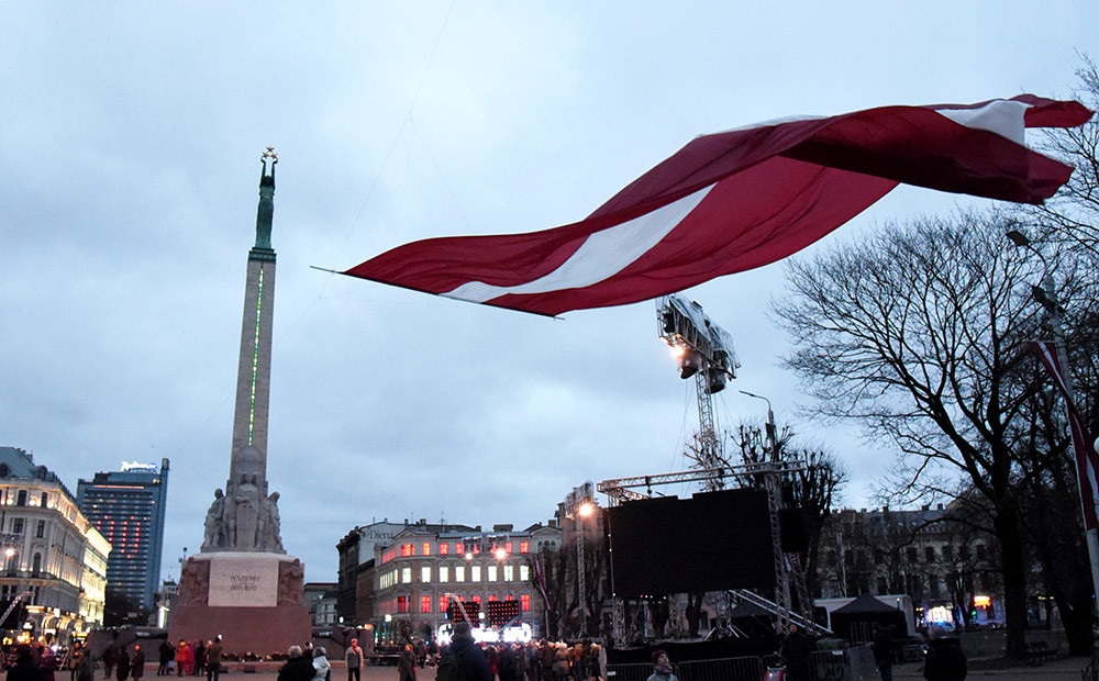 Lems par 60 personu uzņemšanu Latvijas pilsonībā