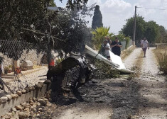 Septiņi cilvēki, tostarp divi bērni, svētdien gājuši bojā helikoptera un vieglās lidmašīnas sadursmē gaisā virs Spānijas Maljorkas salas, paziņoja amatpersonas.