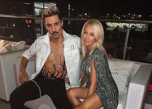 Порно әлемінде, фотосуреттер Зәр алып жатқан ауылдың суреті