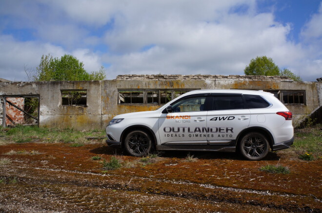 "Deviņvīri" testē "Mitsubishi Outlander".