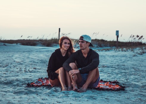 Protams, robeža dažkārt ir slidena, un dažkārt var būt grūti piefiksēt, kad notiek emocionāla krāpšana. Turklāt to ir vieglāk noslēpt.