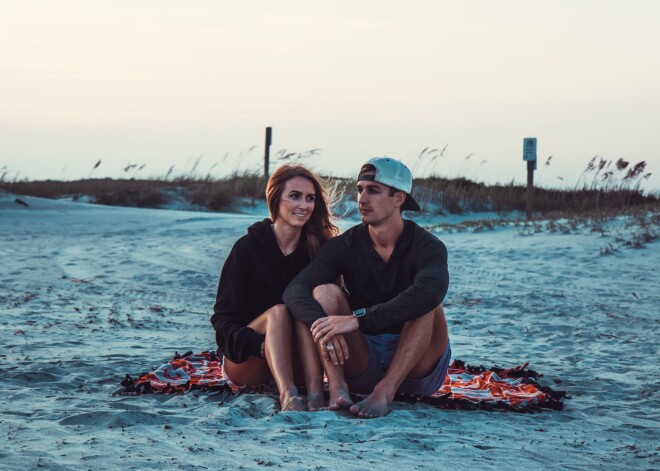 "Mēs esam tikai draugi" jeb - kas ir emocionālā krāpšana