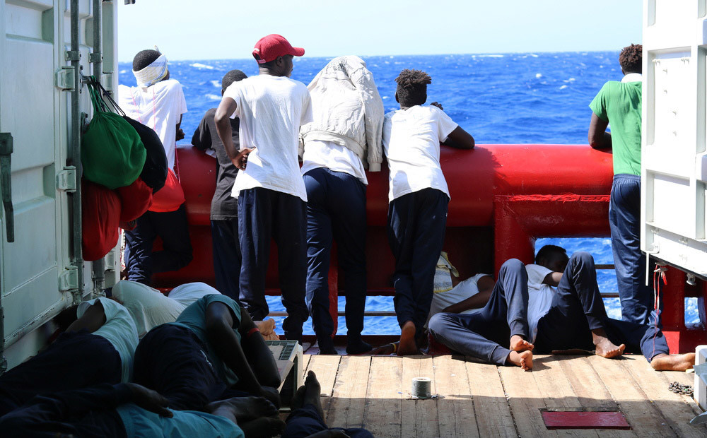 Itālija liedz iebraukt ostā vācu labdarības organizācijas kuģim ar aptuveni 100 migrantiem