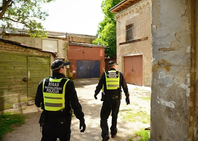 В Риге у чудовищно пьяной матери отобрали двух детей