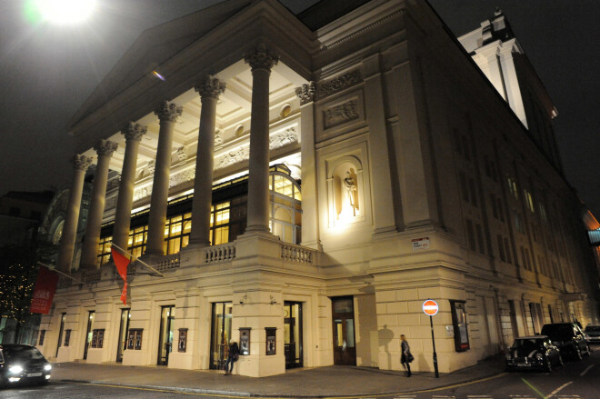 1809. gada 18. septembrī Londonā tiek atklāts karaliskais Opernams (Royal Opera House).