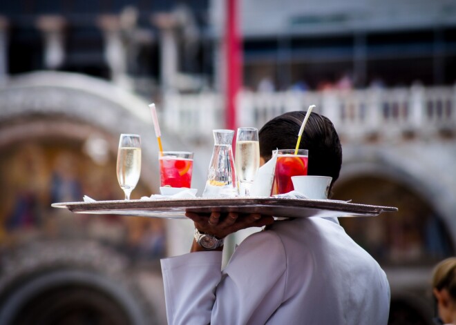 Oficianti atklājuši, kuras lietas viņiem klientos riebjas visvairāk