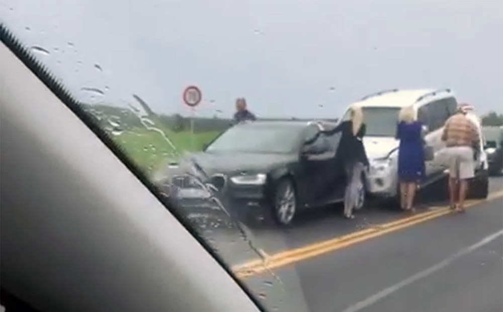 VIDEO: uz Jūrmalas šosejas notikusi 3 automašīnu avārija