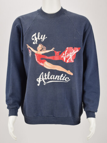 Izsolē par 50 000 ASV dolāru pārdots princeses Diānas sporta džemperis.