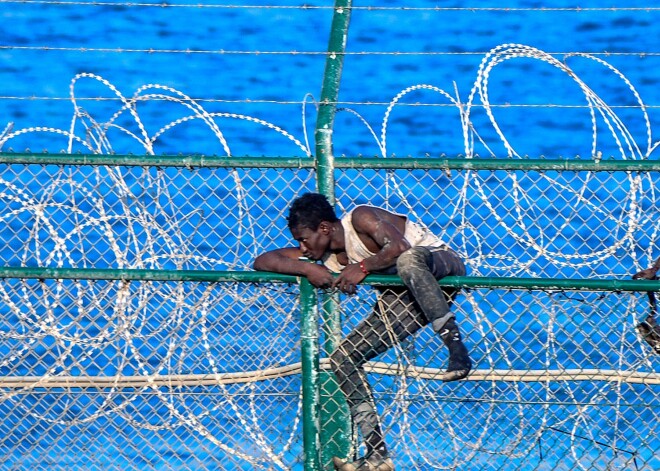 Spānijas Seutas anklāvā iekļuvuši vismaz 150 migranti