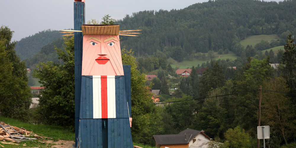 Melānijas dzimtajā Slovēnijā uzslieta Donalda Trampa statuja