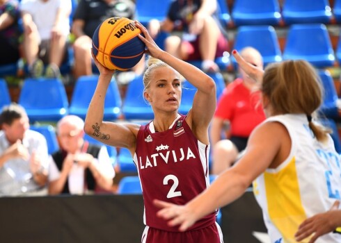 Basketboliste Kristīna Petermane