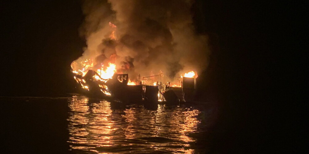 Traģisks ugunsgrēks uz nirēju kuģa Kalifornijā - gājuši bojā vairāki cilvēki un 34 pazuduši