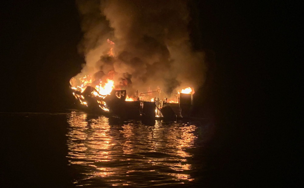 Traģisks ugunsgrēks uz nirēju kuģa Kalifornijā - gājuši bojā vairāki cilvēki un 34 pazuduši