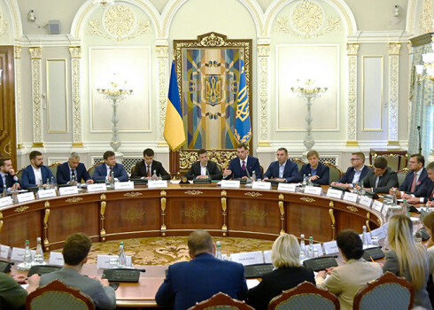 Ukrainas parlaments atceļ deputātu tiesisko imunitāti