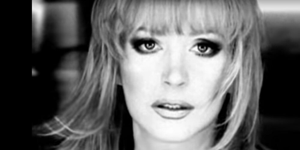 Алла Борисовна Пугачёва (в первом замужестве — Орбакене; род. 15 апреля 1949, Москва) — советская и российская эстрадная певица, автор песен, режиссёр-постановщик, музыкальный продюсер, киноактриса; народная артистка СССР (1991), лауреат Государственной премии Российской Федерации (1995). Занимает первое место в категории «символ русской женщины» по результатам опроса ВЦИОМ начала 2010-х годов.