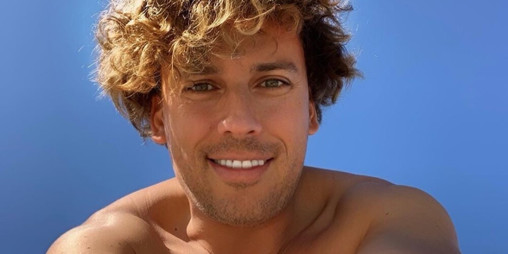 Максим Александрович Галкин (род. 18 июня 1976, Наро-Фоминский район, Московская область) — российский артист эстрады, пародист, юморист, шоумен, стендап-комик, актёр, телеведущий «Первого канала» (2000—2008, 2015—2022) и канала «Россия-1» (2008—2015). Супруг народной артистки СССР, певицы Аллы Пугачёвой с 2011 года.