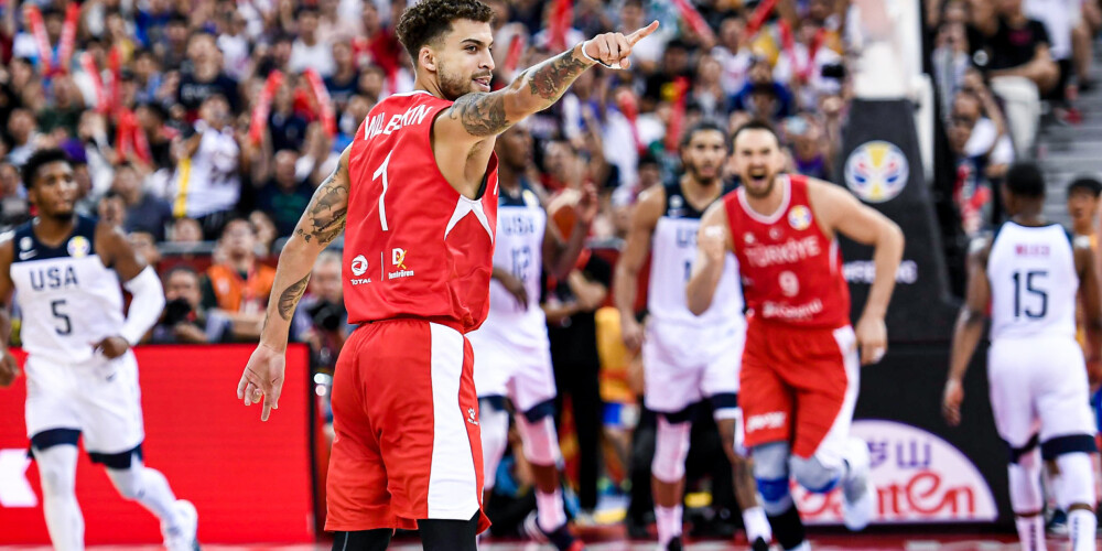 Turcijas basketbolisti pagarinājumā iznieko iespējas un trillerī zaudē ASV