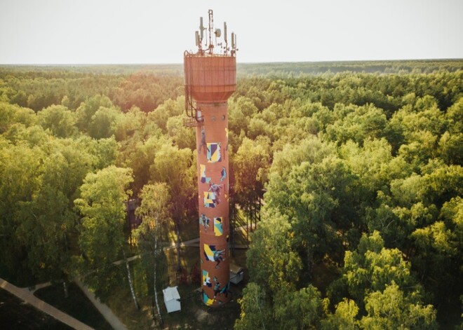 Grafiti mākslinieks Dainis Rudens Olainē radījis Baltijā augstāko sienu gleznojumu