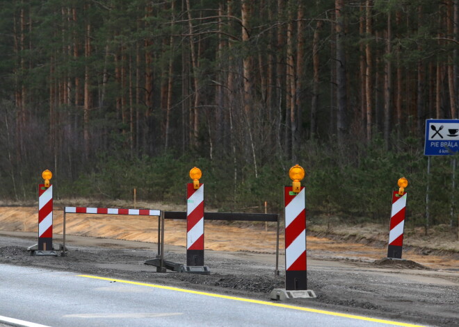 Pie Bauskas apstājušies ceļa remontdarbi, jo būvniekam pasludināta maksātnespēja