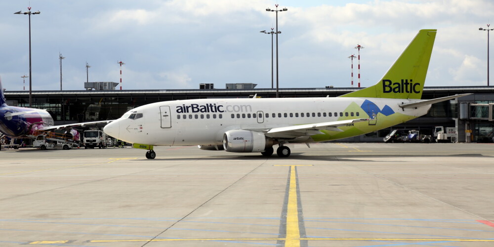 Латвийская авиакомпания Air Baltic Corporation AS (airBaltic) была основана в 1995 году. Главным акционером с 96.14% акций является Латвийская Республика, а Ларсу Туэсен владеет остальными 3.86% через принадлежащую исключительно ему фирму Aircraft Leasing 1 SIA. airBaltic это гибридная авиакомпания, объединяющая лучшие практики традиционных сетевых авиакомпаний и перевозчиков по низким ценам.