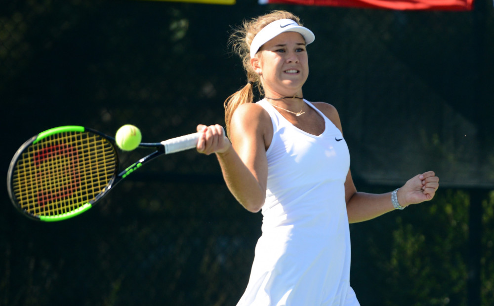 Latvijas jaunajai tenisistei Kamillai Bartonei liels panākums ASV junioru čempionātā