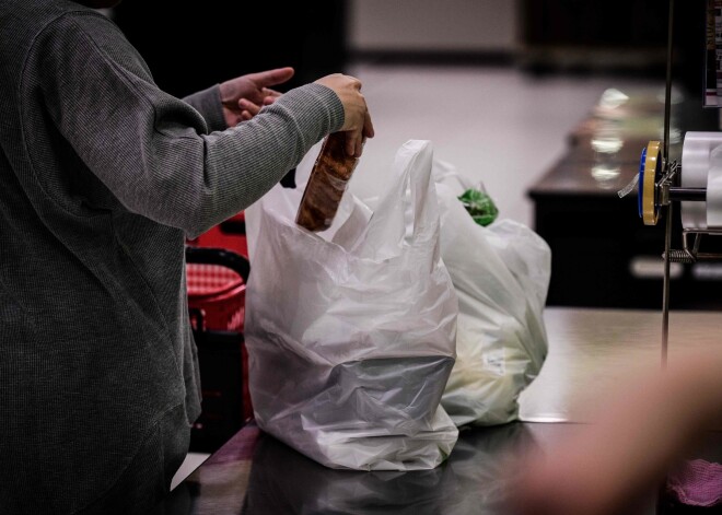 Vācija plāno lielveikalos pilnībā aizliegt plastmasas maisiņus