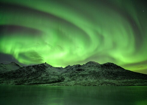 Polarlicht ueber den Bergen Norwegens, Norwegen Northern Lights over the Norwegian Mountains, Norway BLWS525031 Copyright: xblickwinkel/McPHOTO/A.xVolzx