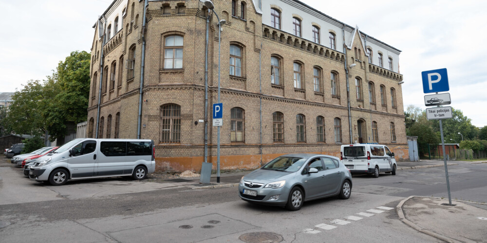 Arī nākamgad Valsts policijas Rīgas Ziemeļu iecirknī Allažu ielā turpinās renovācijas darbus