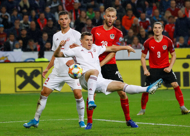 Latvijas futbola izlase Zalcburgā piedzīvo kaunpilnu sagrāvi pret Austriju