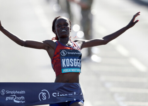 Kenijiete uzrāda visu laiku ātrāko rezultātu pusmaratonā