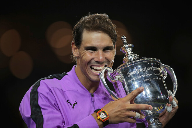 Spānijas titulētais tenisists Rafaels Nadals izcīnīja savu 19."Grand Slam" titulu karjerā.