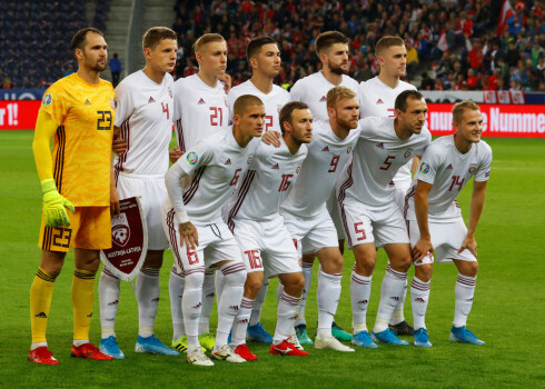 Latvijas futbola izlase pirms spēles ar Austriju.