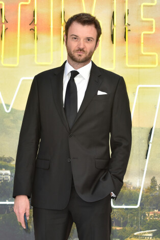 Kosta Ronins filmas "Reiz Holivudā" pirmizrādē - izrādās, viņam bija loma arī šajā kulta režisora Kventina Tarantino jaunākajā meistardarbā.