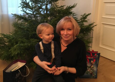 Lilita ar mazdēlu Robertu.