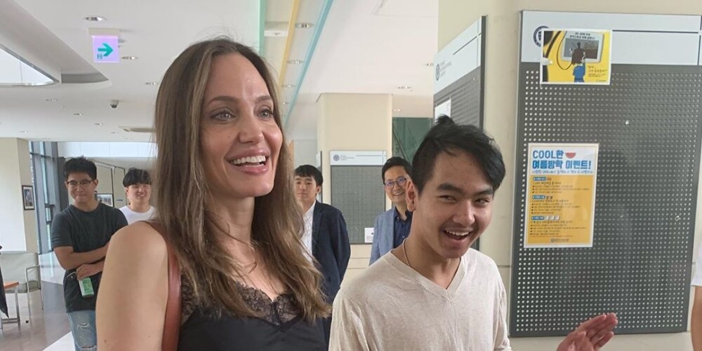 После отъезда старшего сына в Корею Джоли задумалась об усыновлении