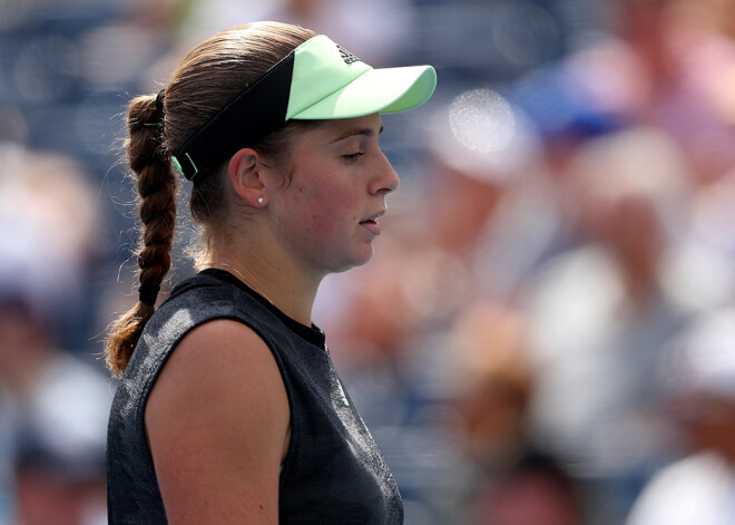 Ostapenko izgāž otro setu, bet sasniedz Džendžou "Premier" turnīra otro kārtu