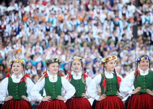 XI Latvijas skolu jaunatnes dziesmu un deju svētku noslēguma koncerts "Manā dziesmā tu..." Mežaparka Lielajā estrādē.