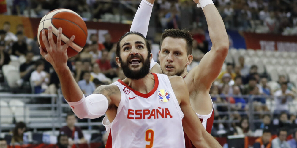 Spānijas basketbolisti ne bez pūlēm uzvar pārsteidzošos poļus un iekļūst Pasaules kausa pusfinālā