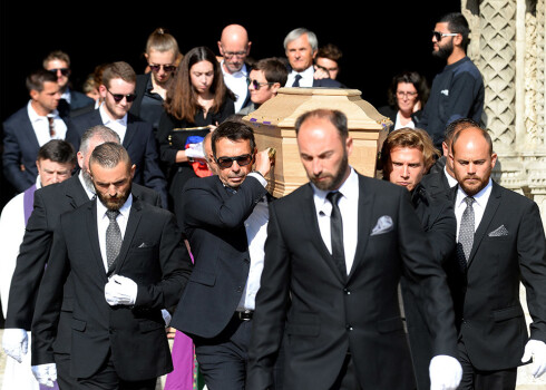 Ibēra bēru ceremonija norisinājās vairāk nekā trīs stundas un tajā piedalījās vairāki simti pilota draugu, ģimenes locekļu un līdzjutēju.