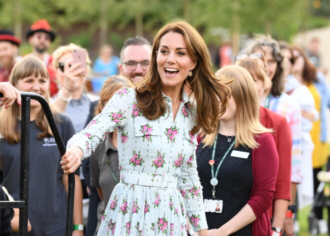 Герцогиня Кэтрин вышла в свет в платье, в котором наконец не выглядит слишком худой