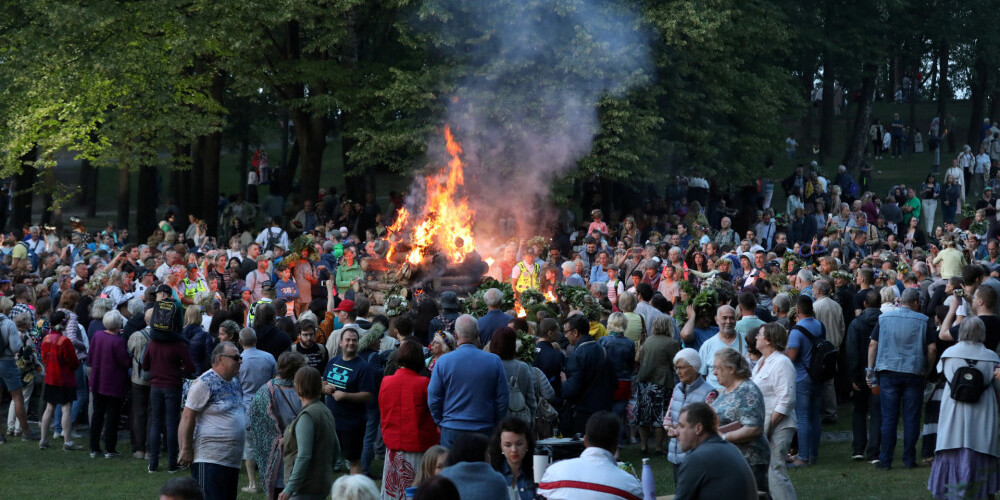 Ticējums ir laika gaitā pārbaudīta atziņa, padoms, kas balstās uz dzīves novērojumiem. Dabas un cilvēka dzīves parādību un likumsakarības skaidrojums, kas veidojies dzīves pieredzē. Ticējumi saistās ne tikai ar ticību vai reliģiju, bet arī ar praktiskiem paņēmieniem, zināšanām, ko darīt, kā rīkoties, kā izzināt, lai labi klātos, lai viss atrisinātos pēc iespējas labāk